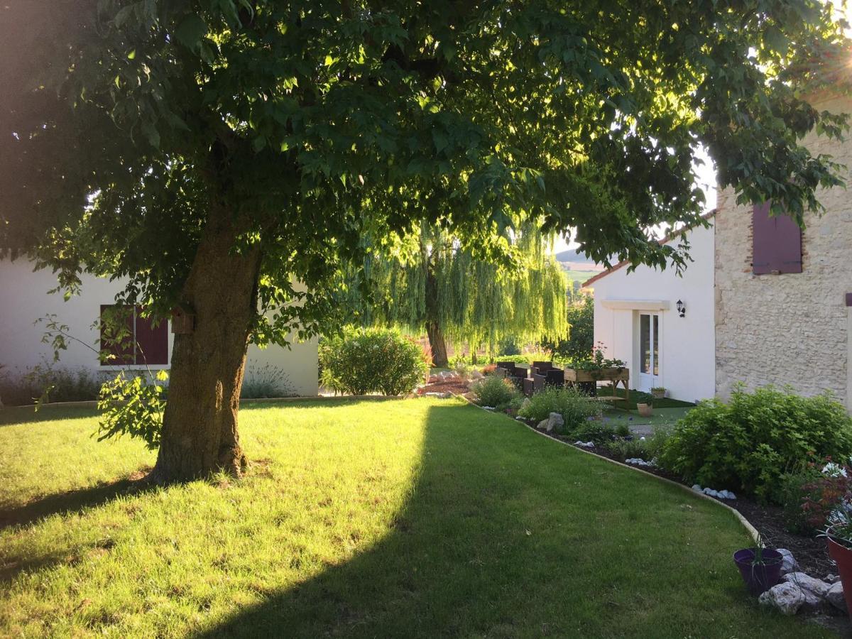 Domaine De La Vigne Bed and Breakfast Cadalen Eksteriør billede