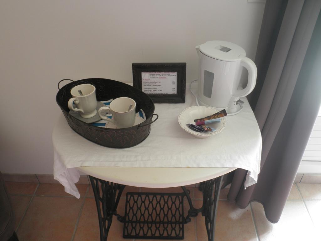 Domaine De La Vigne Bed and Breakfast Cadalen Eksteriør billede